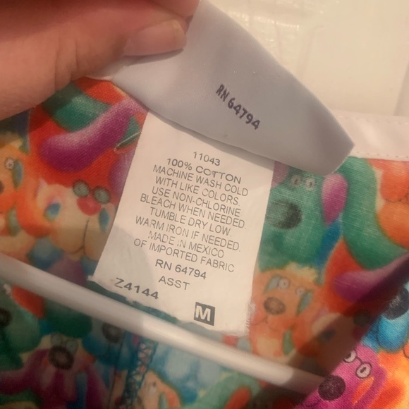 Peaches Uniforms Multicolor Dog Scrub Top - Picture 5 of 5